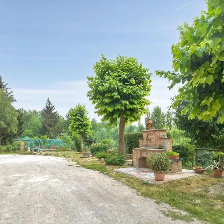 1 Bedroom Awesome In Monforte Dalba Monforte D'Alba
