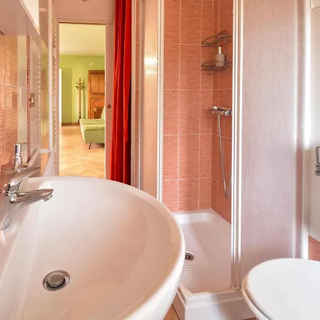 1 Bedroom Awesome In Monforte Dalba *