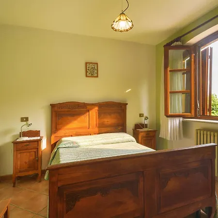 1 Bedroom Awesome In Monforte Dalba *