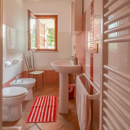 1 Bedroom Awesome In Monforte Dalba Monforte D'Alba