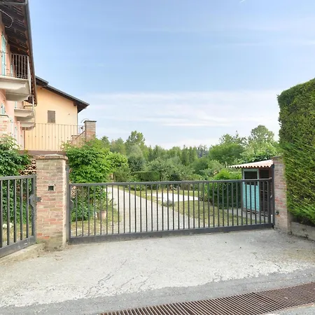 1 Bedroom Awesome In Monforte Dalba Apartment Monforte D'Alba